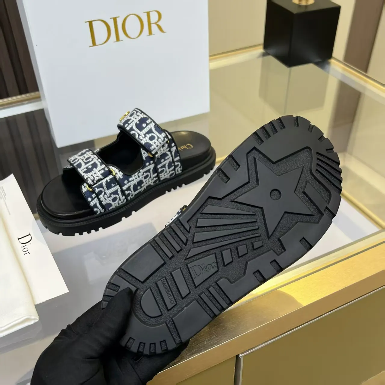 👟👟Ex-factory price 480👟👟 Dior classic popular sandals Step into the fashion territory of Dior slippers and encounter the ultimate fusion of elegance and comfort. The upper is engraved with the Christian Dior Paris logo using exquisite embroidery technology. The delicate stitching tells the brand's profound heritage and is fully recognizable.   Made of high-quality materials, it feels soft and fits your feet, as if it is a gentle care tailor-made for your feet. The sole is carefully designed and engraved with Christian Dior's lucky star symbol. It is not only a beautiful embellishment, but also provides reliable grip, making every step steady and secure.   It has a simple design and is easy to put on and take off. Whether it is a lazy weekend or a pleasant vacation, it can be easily adapted. Whether paired with casual shorts, casual jeans, or an elegant dress, Dior slippers can instantly enhance the overall style and show a casual fashion attitude.   Dior slippers, in the name of fashion, inject luxurious charm into your life and accompany you with every step you take with confidence and elegance. Material: Fine genuine cowhide upper, outsole, TPR, non-slip and wear-resistant, code number: 35-41 (42 customized)